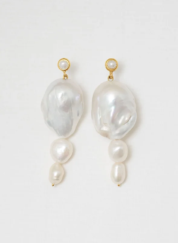 Women’s long earrings-Thick pearl Gold Plated Earring w. Pearls