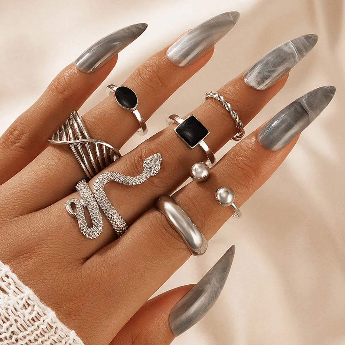 Women’s double band rings-European And American Simple Snake-Shaped Retro Ethnic Style Black Dripping Oil Zodiac Twist Ring 7-Piece Set