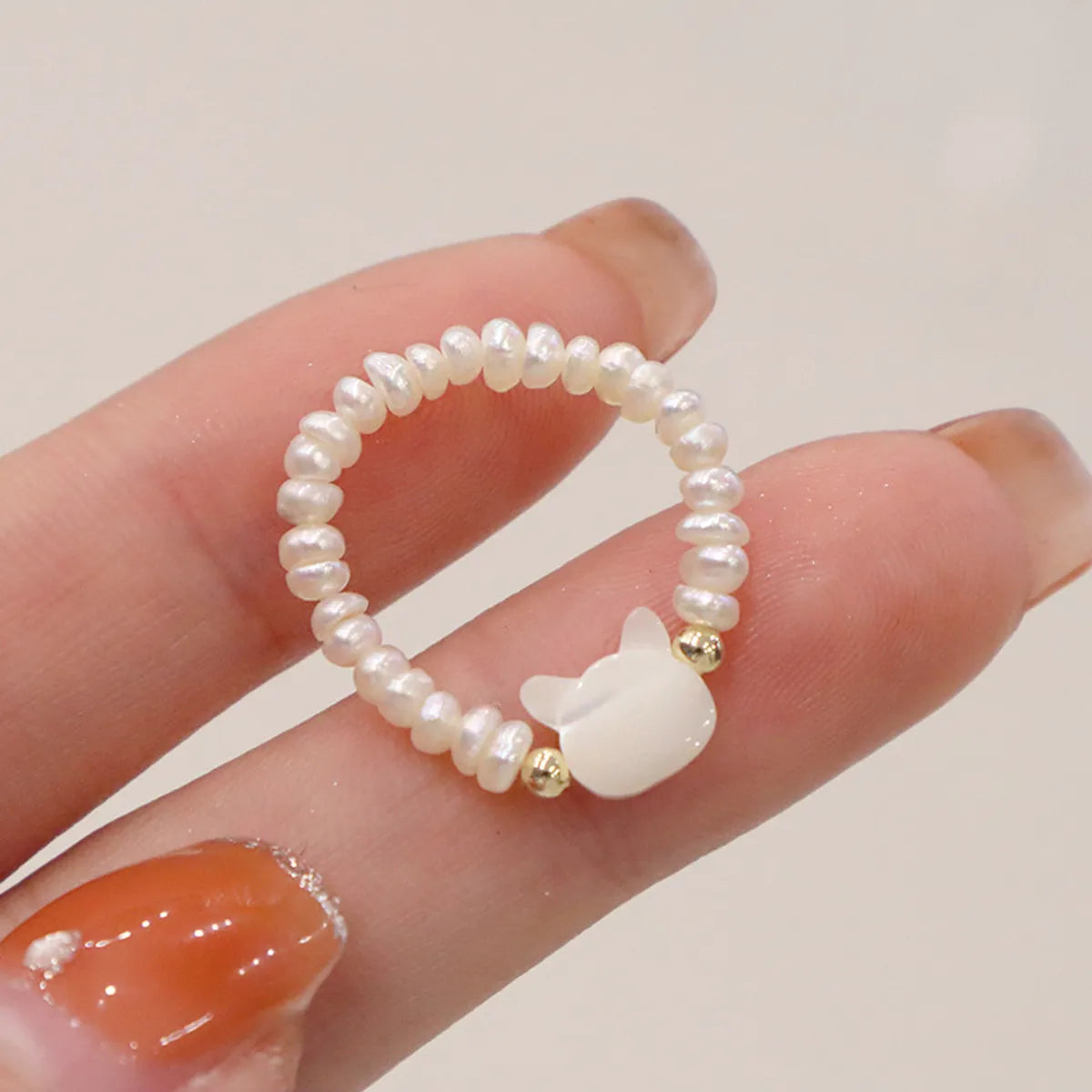 Natural Pearl White Shell Cat Stretch Ring