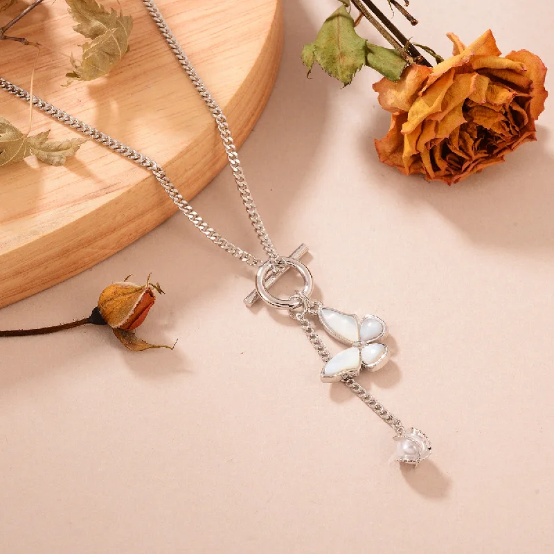 Women’s infinity gemstone necklaces-Sweet Simple Style Butterfly Shell Alloy Plating Inlay Pearl Gold Plated Women's Pendant Necklace