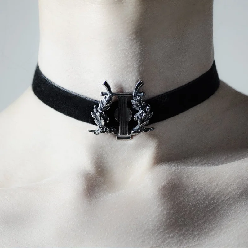 Women’s statement necklaces-Black Lyre choker