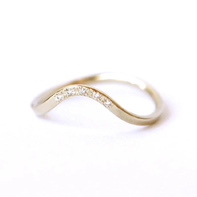 Women’s classic rings-Curved Wedding Ring with Pave Diamonds