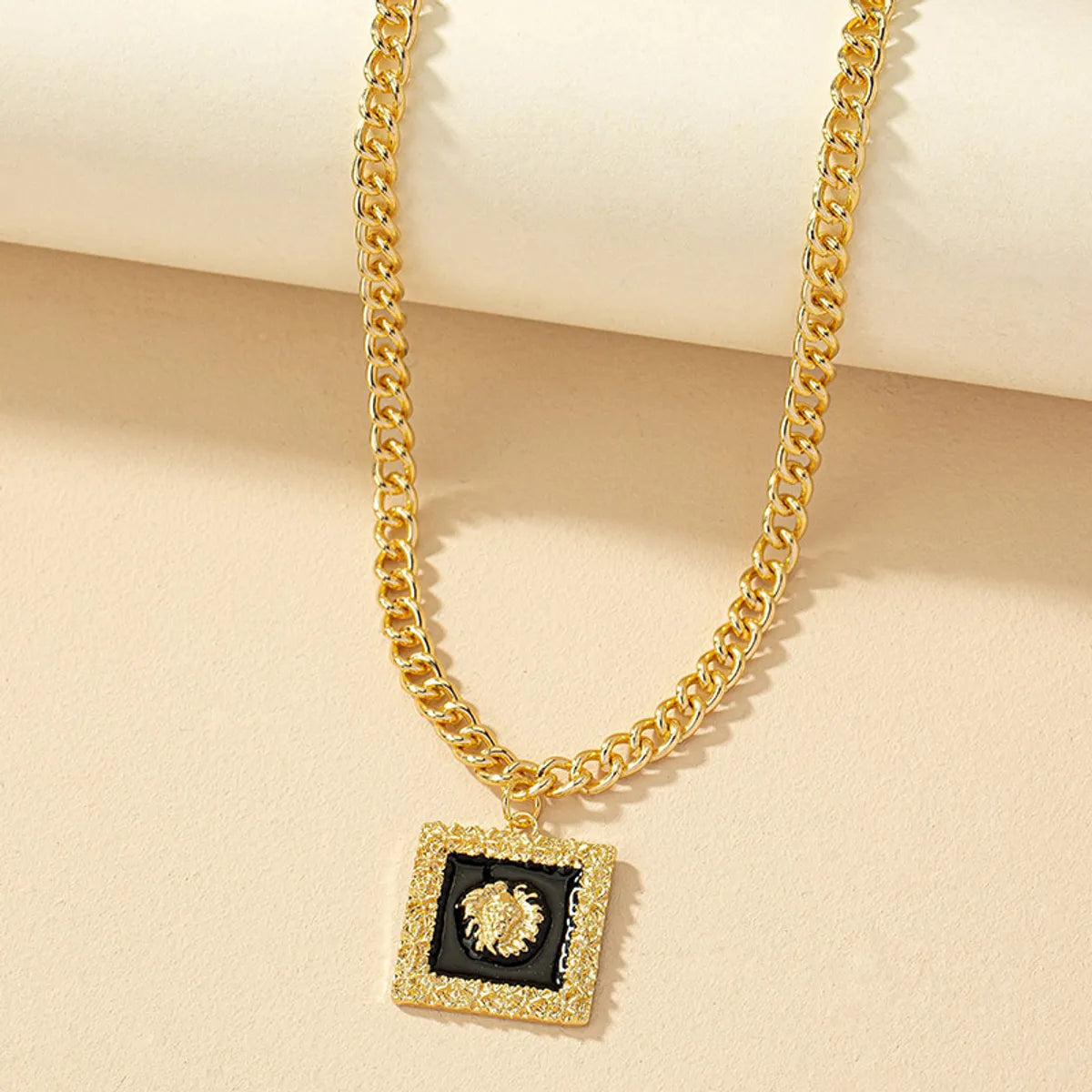 Women’s trendy silver necklaces-Retro Square Alloy Plating Gold Plated Women's Pendant Necklace