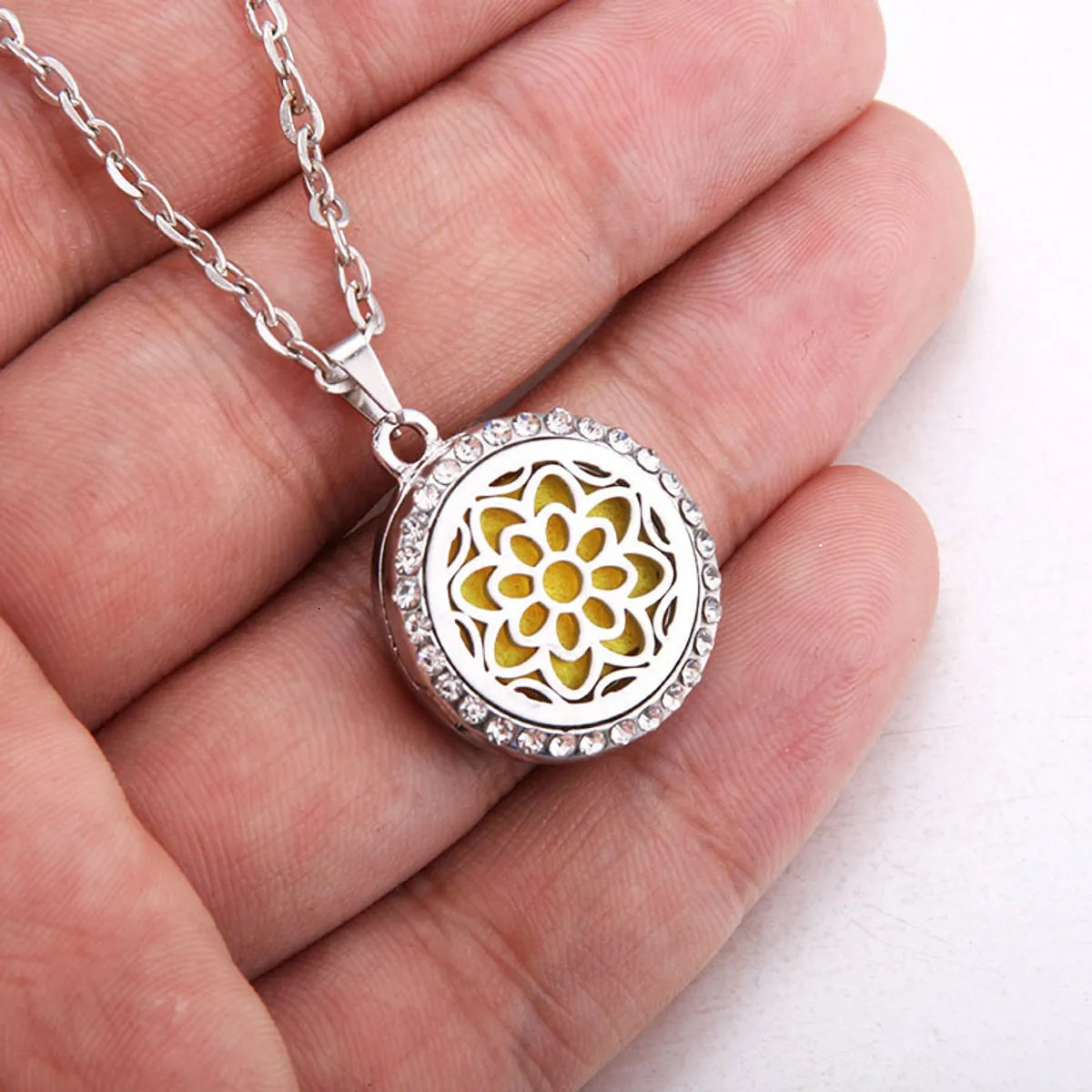 Women’s designer pendant necklaces-Fashion Tree Alloy Inlay Rhinestones Unisex Pendant Necklace 1 Piece